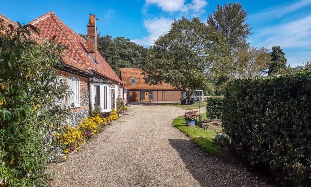 Hethel House | 2 Bed in Eccles (oc-l27507)