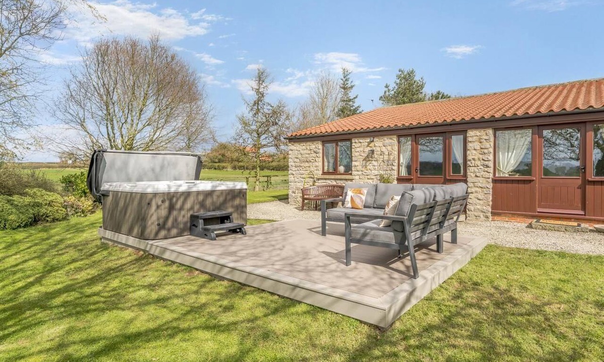 Scawton Cottage | 2 Bed in Great Edstone (oc-t36332)