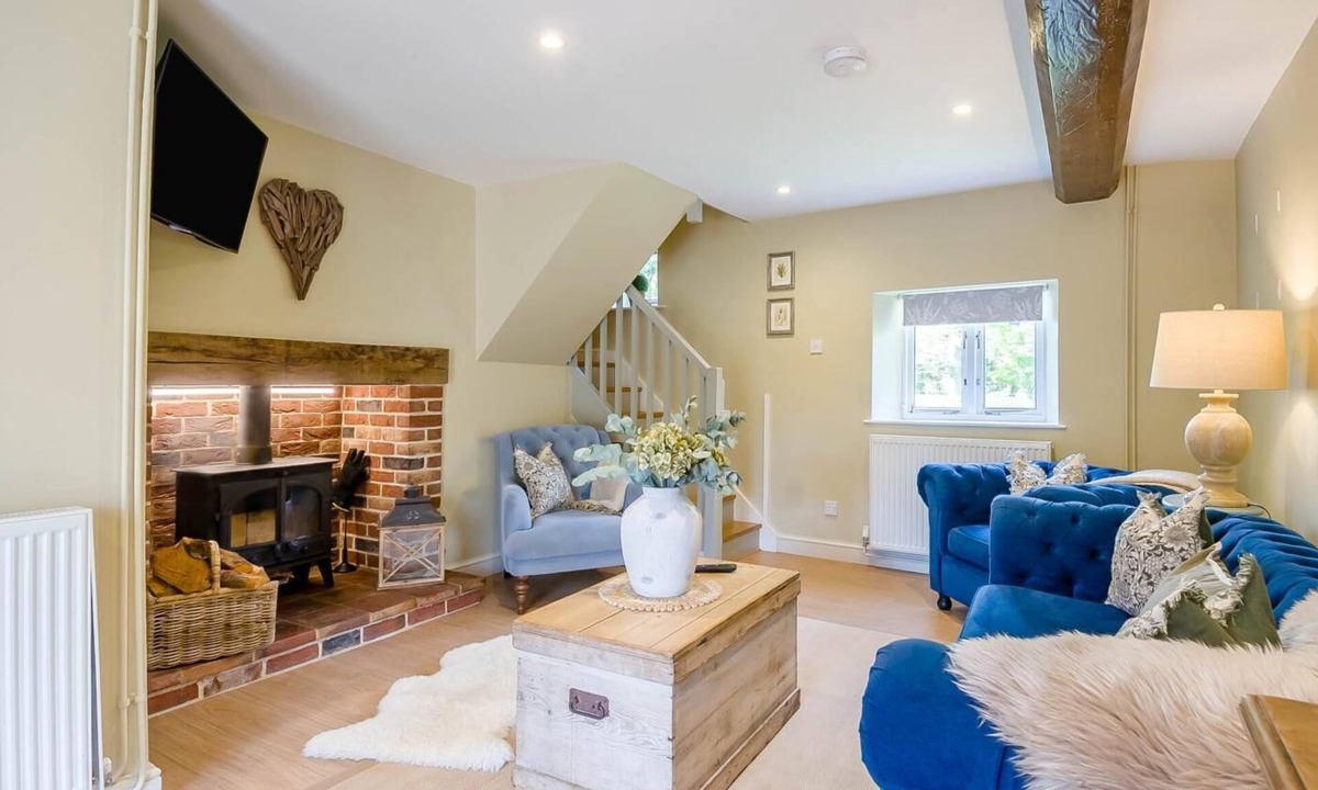 Aldborough Cottage | 2 Bed in Hanworth (oc-h32041)