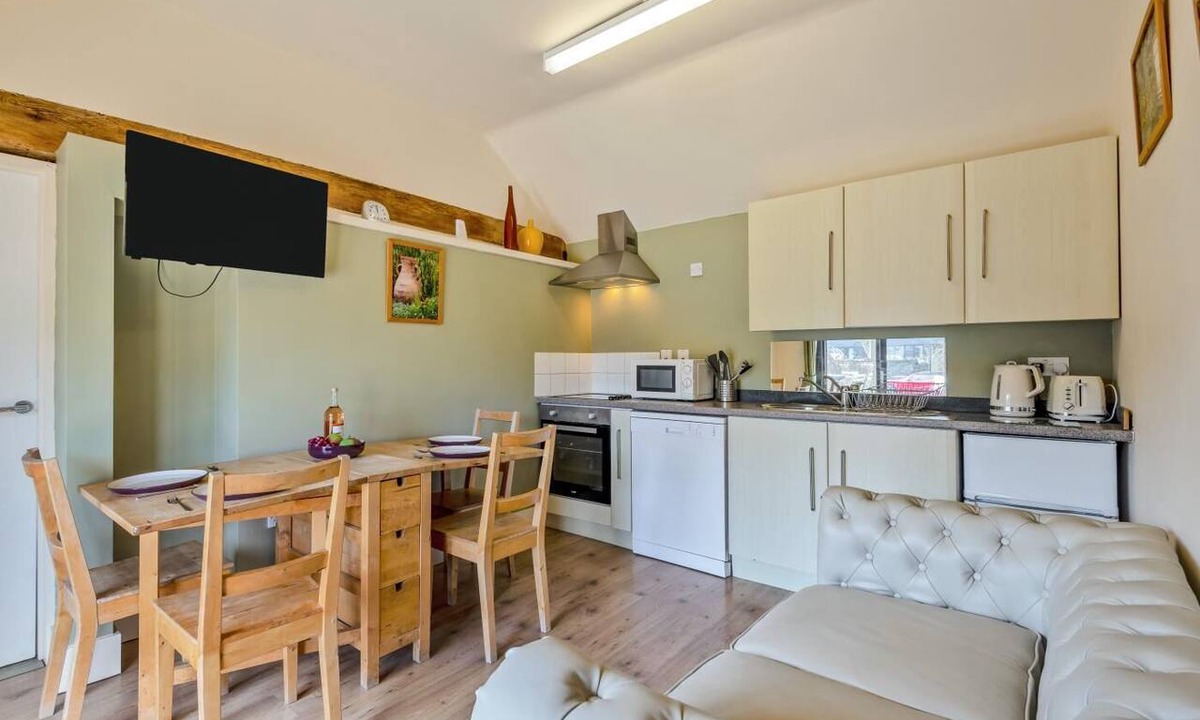 Elmsted Cottage | 2 Bed in Hastingleigh (oc-c36341)
