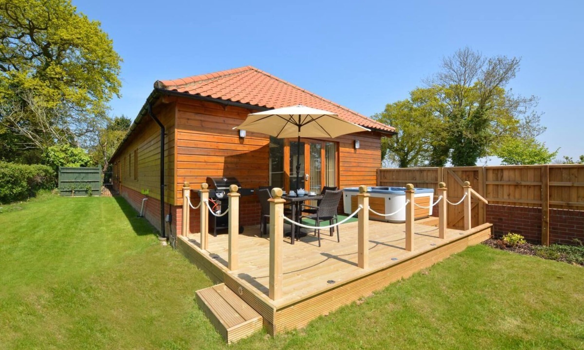 Erpingham Ski Chalet | 2 Bed in Ingworth (oc-1731)
