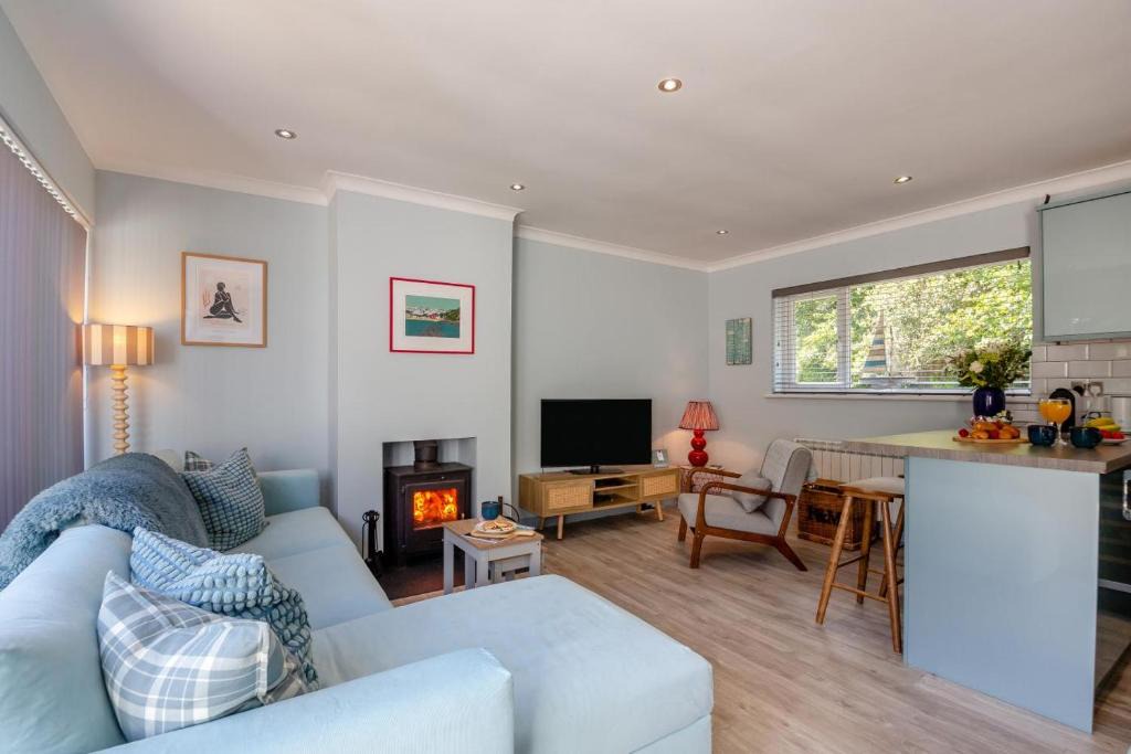 Llanbedrog House | 2 Bed in Llanbedrog oc-3glyny
