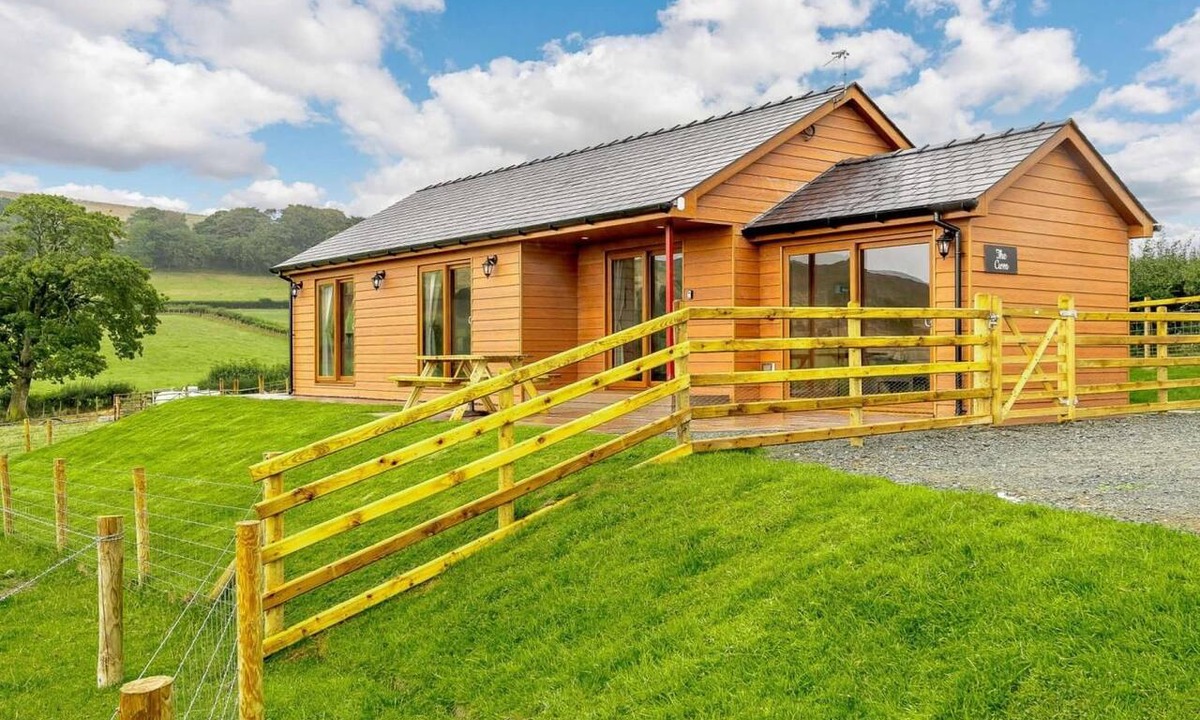 Llandrindod Wells Ski Chalet | 2 Bed in Llandrindod Wells (oc-89063)