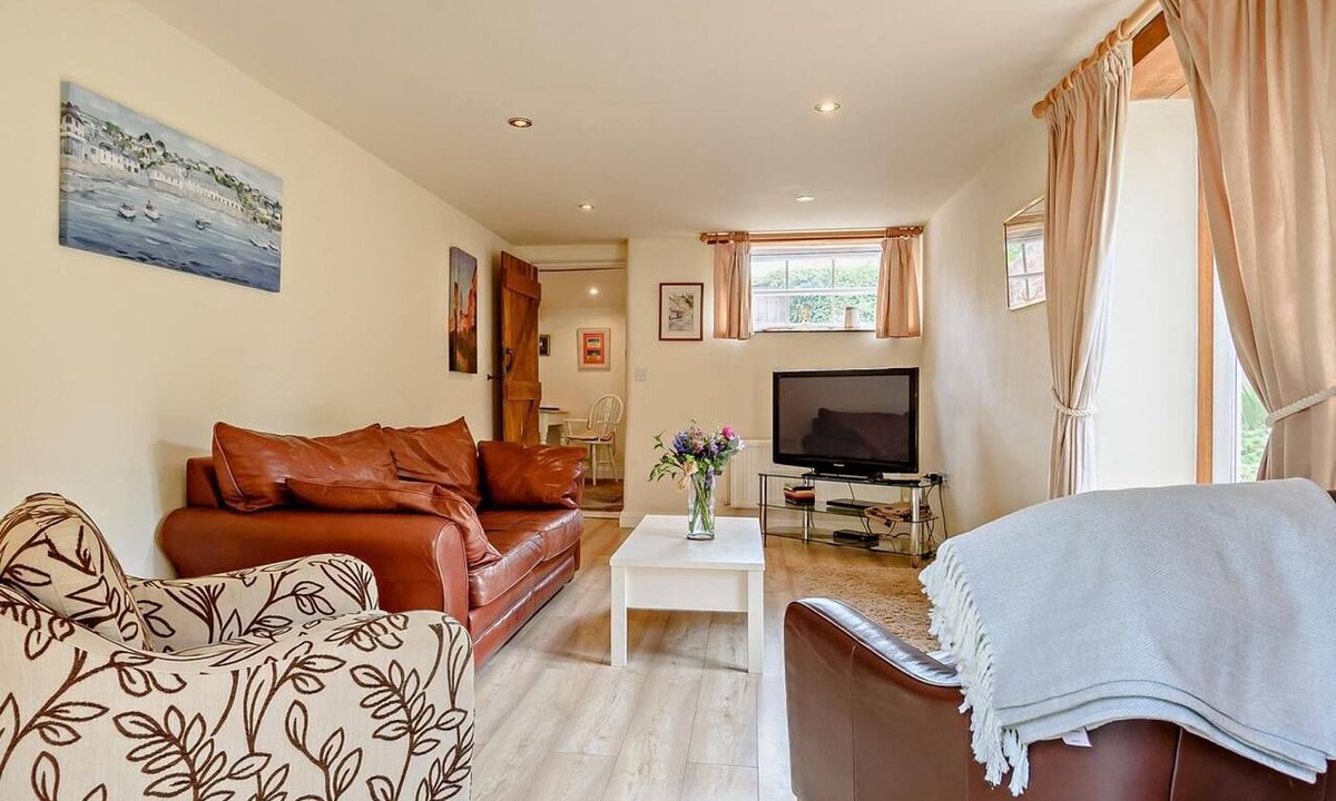 Irstead Cottage | 2 Bed in Norwich (oc-36880)