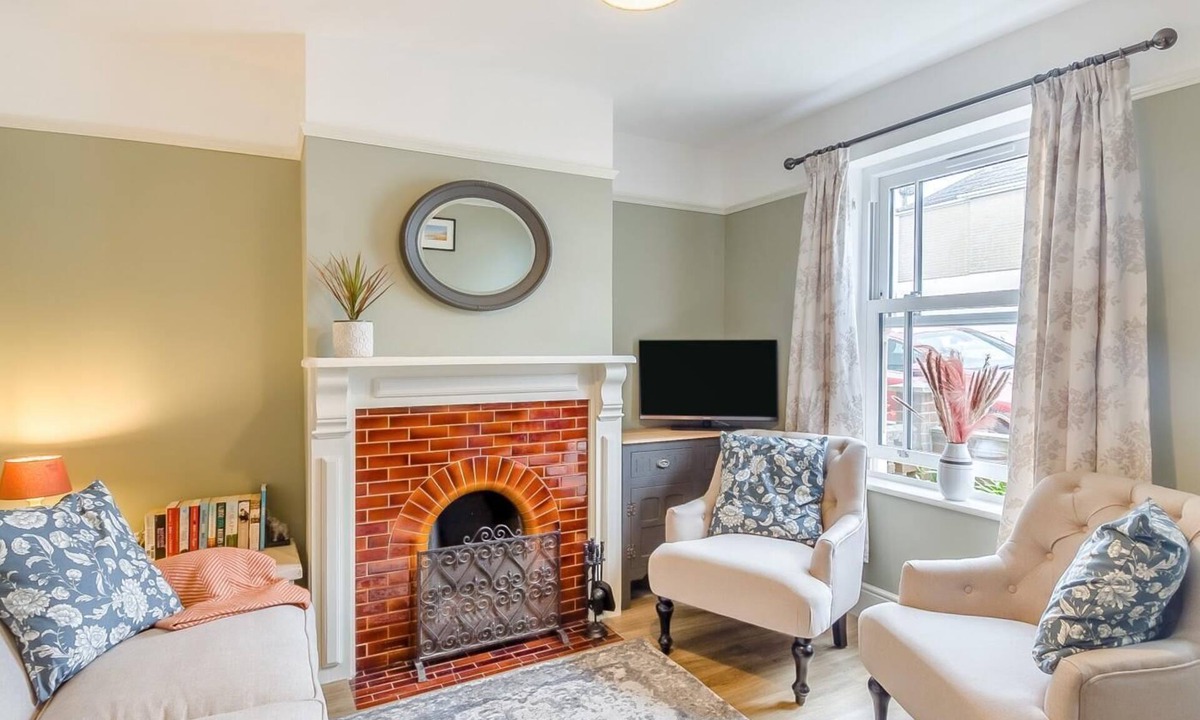 Pakefield Cottage | 2 Bed in Pakefield (oc-p32922)