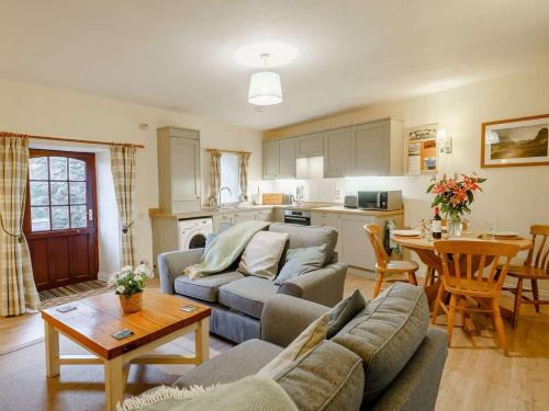 Penrith House | 2 Bed in Penrith oc-sz339