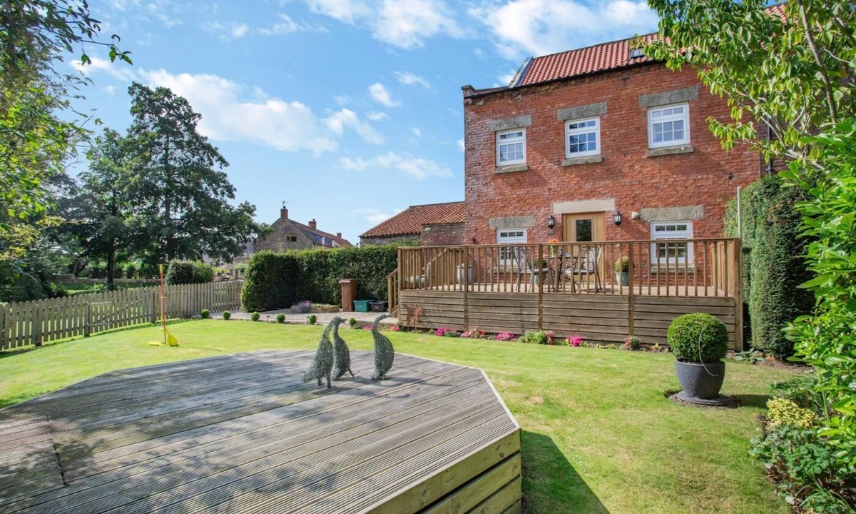 Pickering Cottage | 2 Bed in Pickering (oc-t29975)