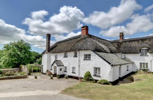 Ash Mill House | 2 Bed in Rose Ash oc-nether