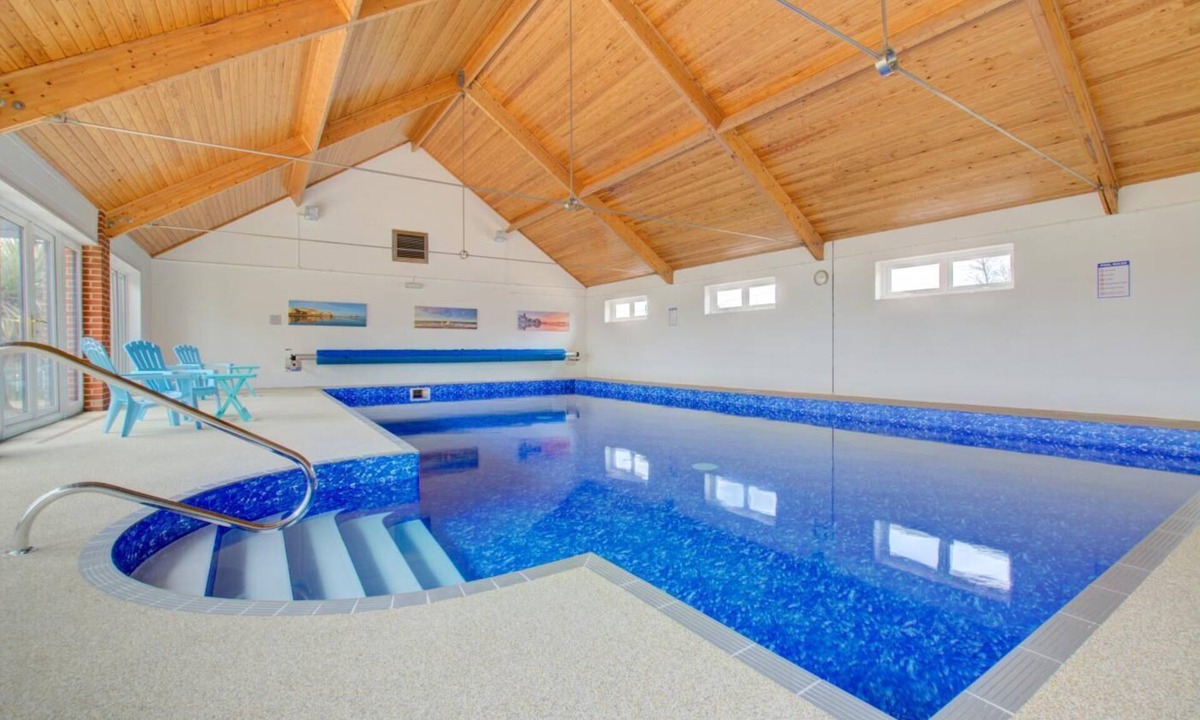 Aldborough House | 2 Bed in Roughton (oc-1626)