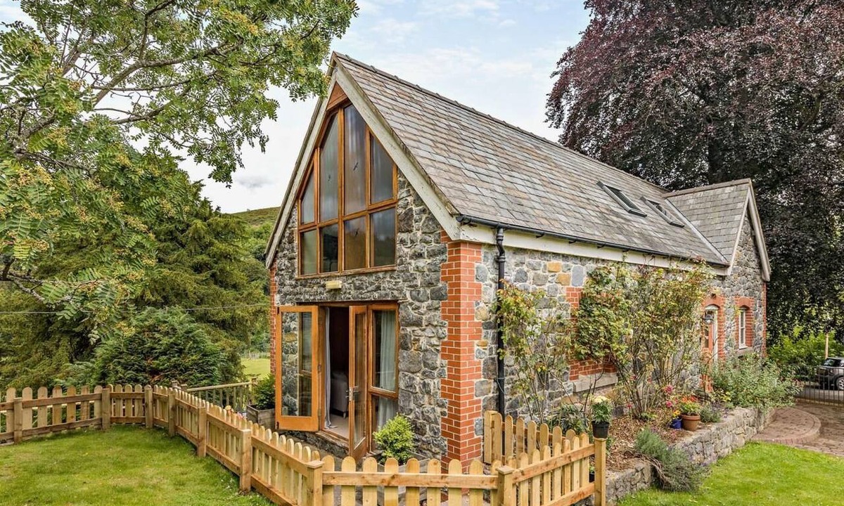 Ruthin Cottage | 2 Bed in Ruthin (oc-90654)