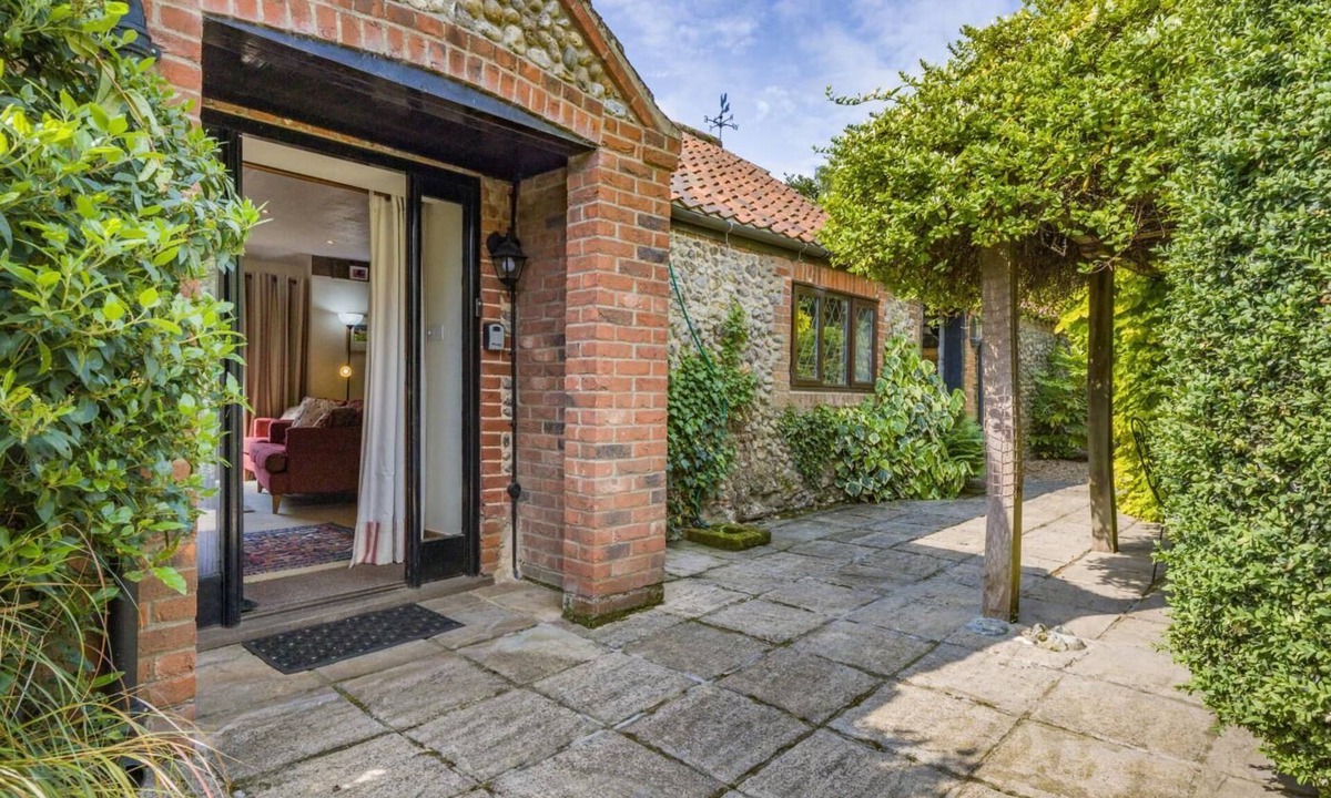 Sharrington Cottage | 2 Bed in Sharrington (oc-h32406)