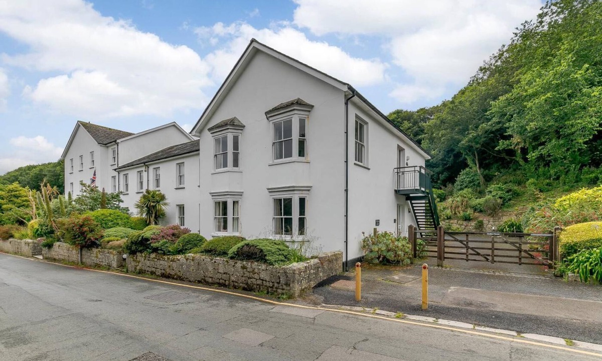Porthcurno Apartment | 2 Bed in St. Levan (oc-p00788)