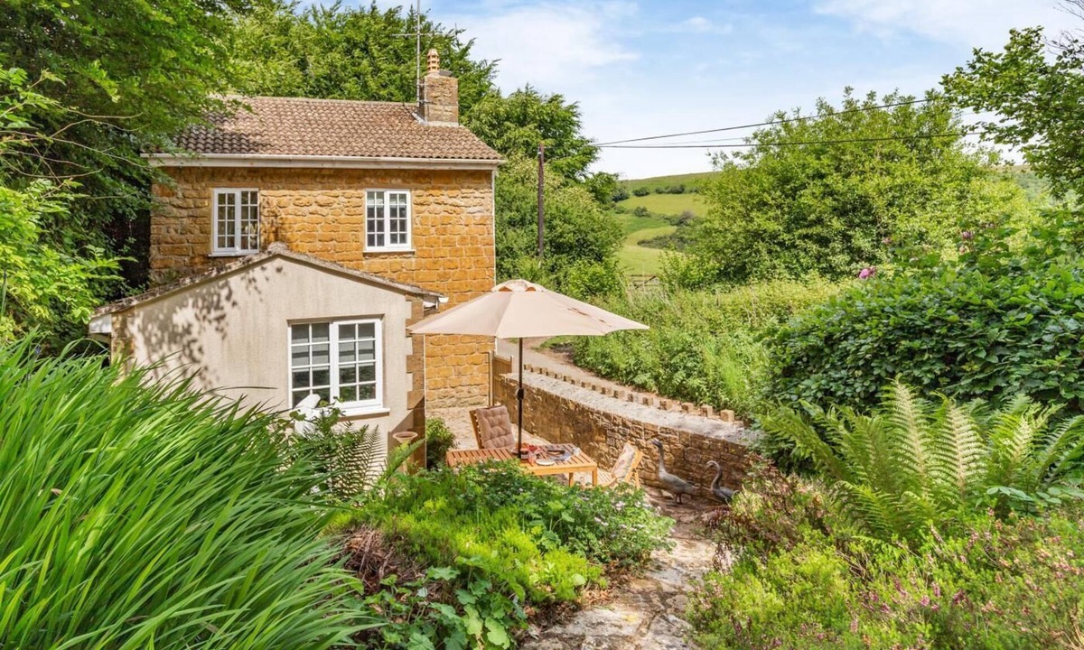 Beaminster Cottage | 2 Bed in Stoke Abbott (oc-r31870)
