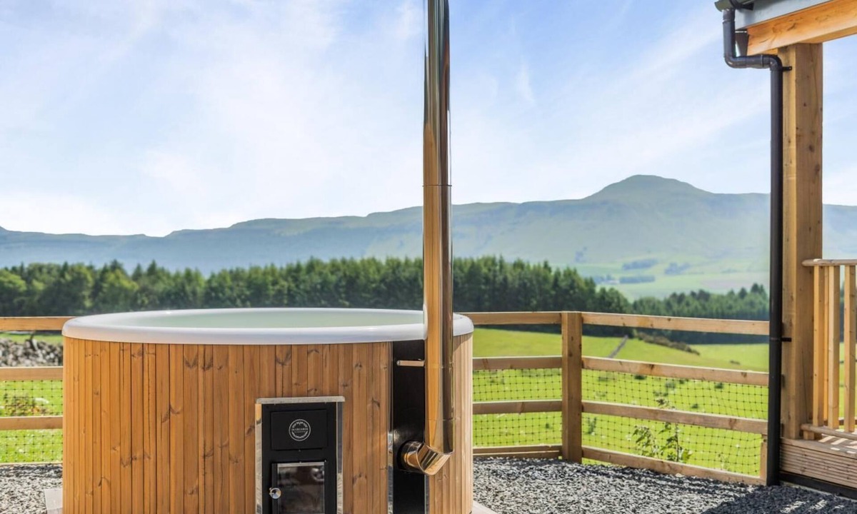 Cupar Ski Chalet | 2 Bed in Strathmiglo (oc-w32098)
