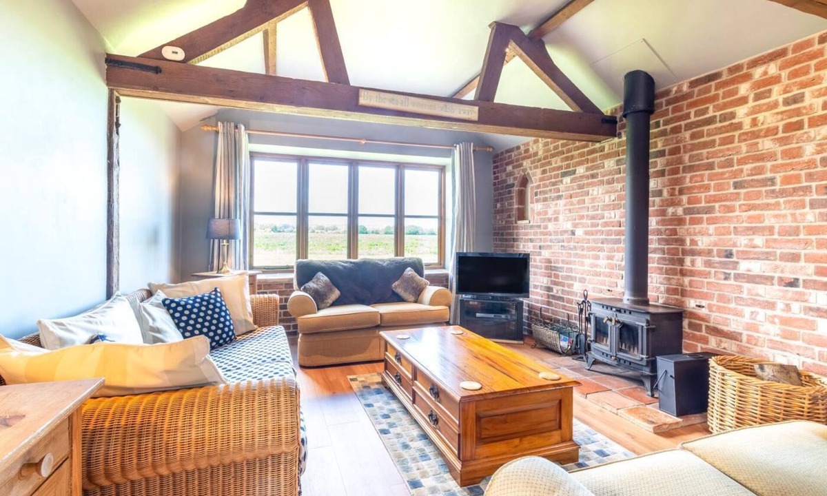 Irstead Cottage | 2 Bed in Swanton Abbott (oc-1173)