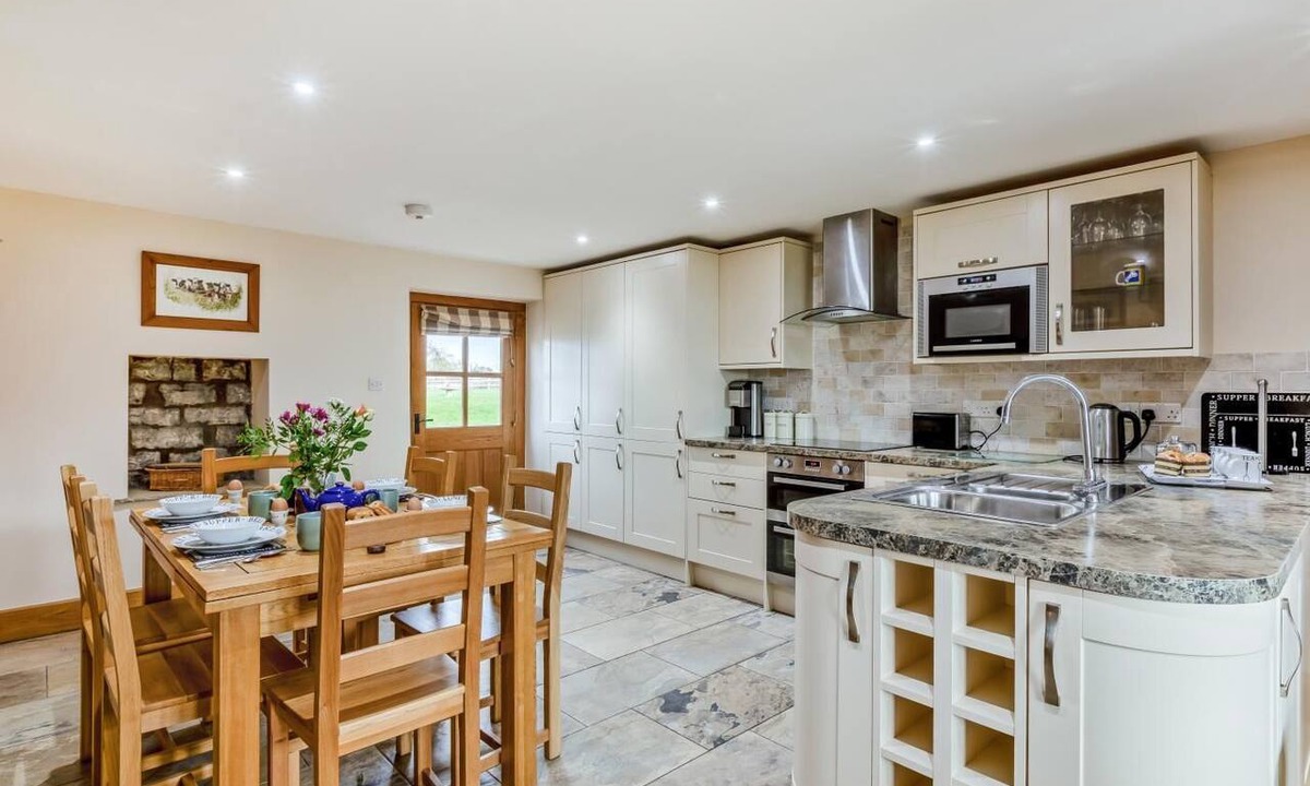 West Pennard Cottage | 2 Bed in West Pennard (oc-d34976)