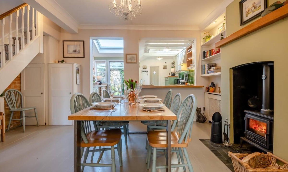 Wimborne Cottage | 2 Bed in Wimborne (oc-s30924)