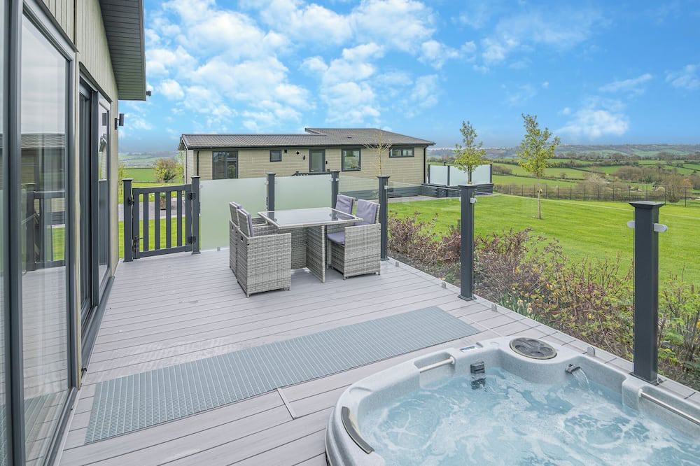Shepton Mallet Ski Chalet | 2 bedroom accommodation in Midsomer House, East Compton