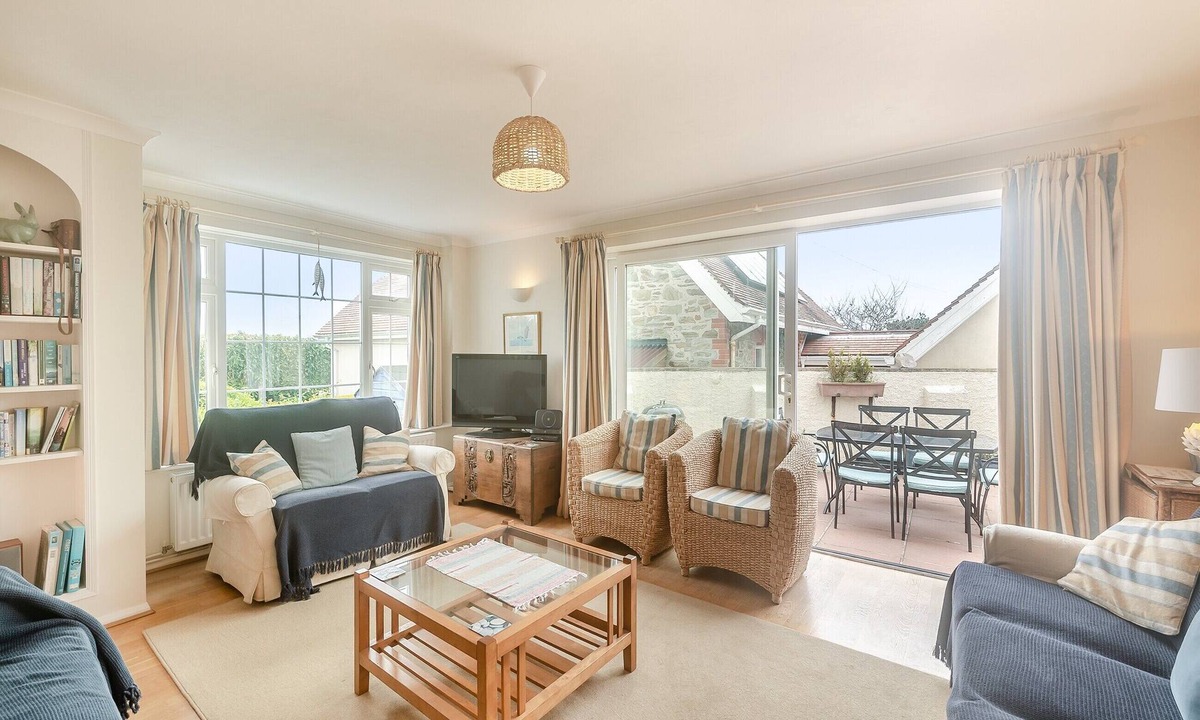Salcombe Cottage | 2 bedroom accommodation in Herbert Road