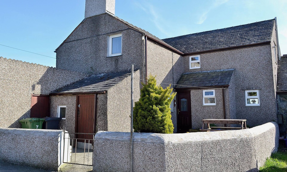 Llanfairpwllgwyngyll Cottage | 2 bedroom accommodation in Brynsiencyn