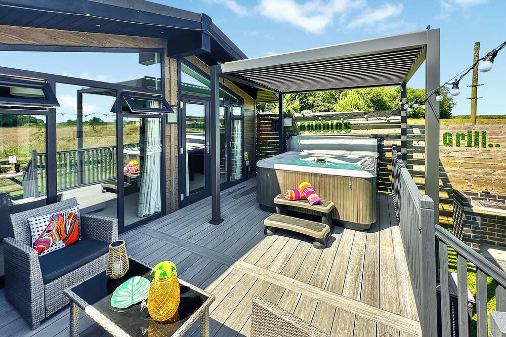 Raywell Ski Chalet | 2 bedroom accommodation in Raywell, Beverley