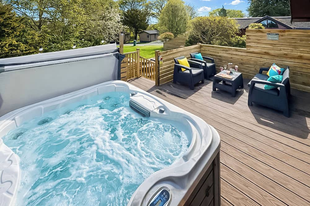 Raywell Ski Chalet | 2 bedroom accommodation in Raywell, Beverley