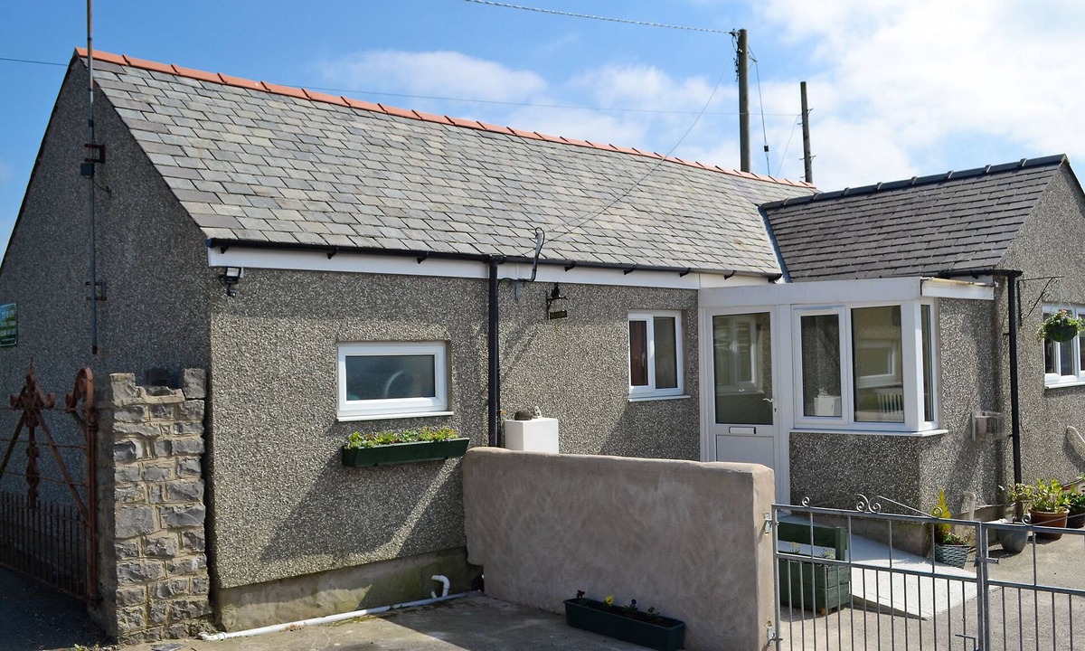 Malltraeth Cottage | 2 bedroom accommodation in Newborough, near Llangefni