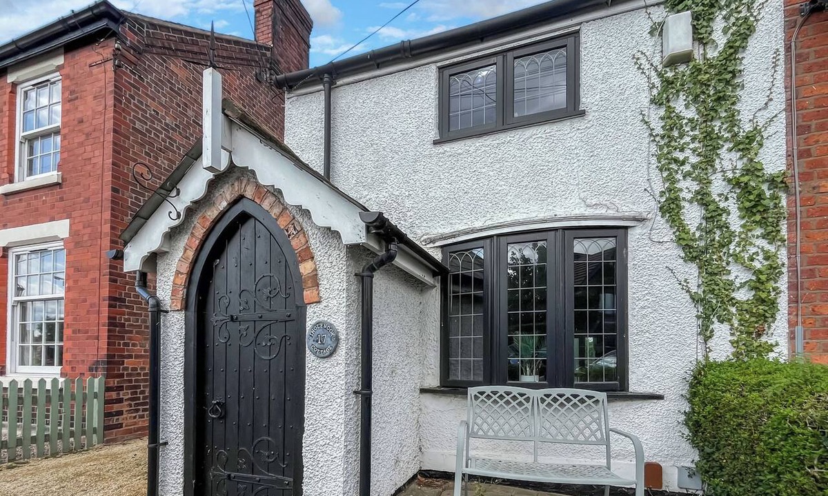 Acton Bridge Cottage | 2 bedroom accommodation in Acton Bridge, near Northwich