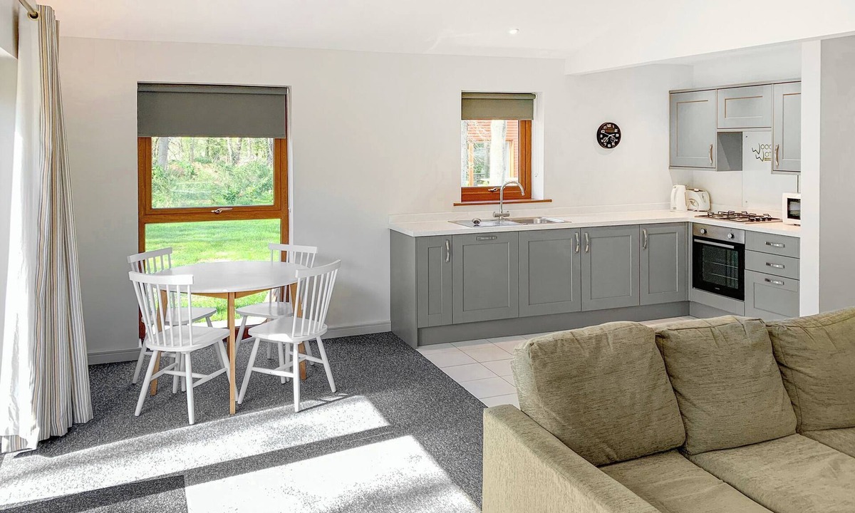 Ancaster Ski Chalet | 2 bedroom accommodation in Ancaster
