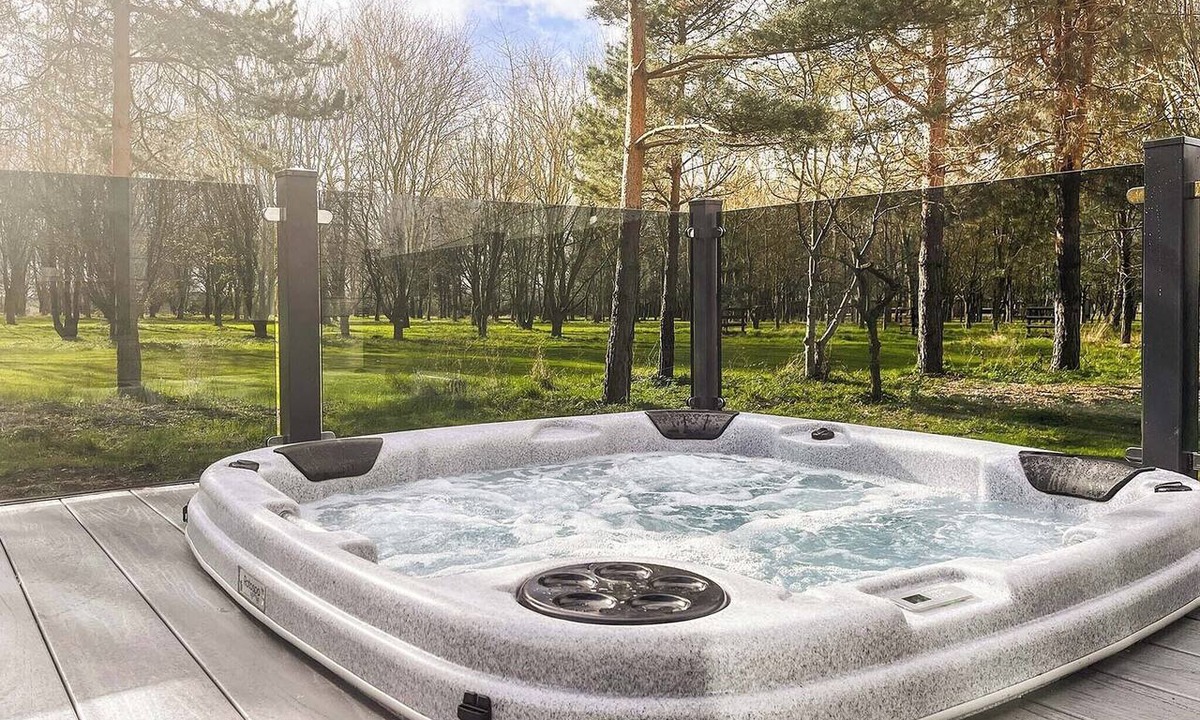 Pershore Ski Chalet | 2 bedroom accommodation in Pershore