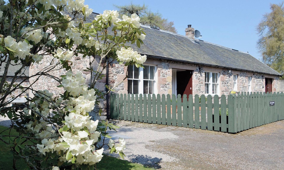 Scaniport Cottage | 2 bedroom accommodation in Scaniport, near Inverness