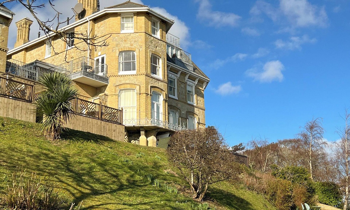 Shanklin Cottage | 2 bedroom accommodation in Luccombe, near Shanklin
