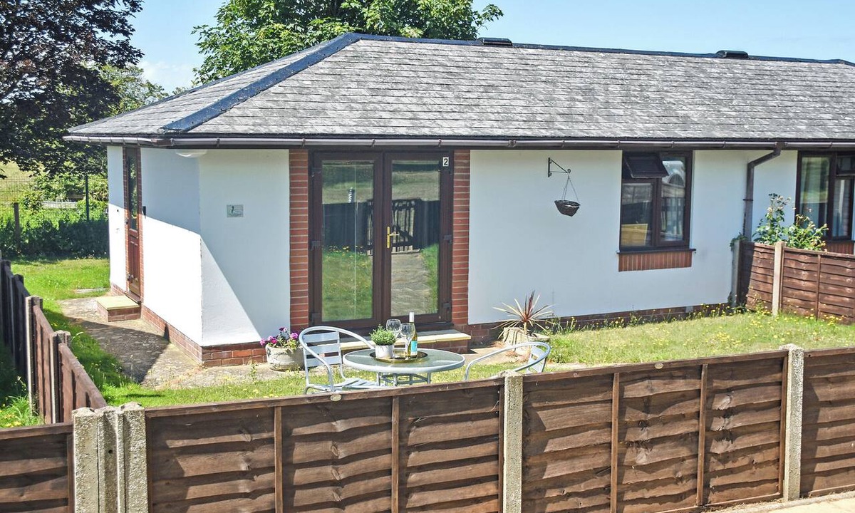 Repps with Bastwick Cottage | 2 bedroom accommodation in Horning