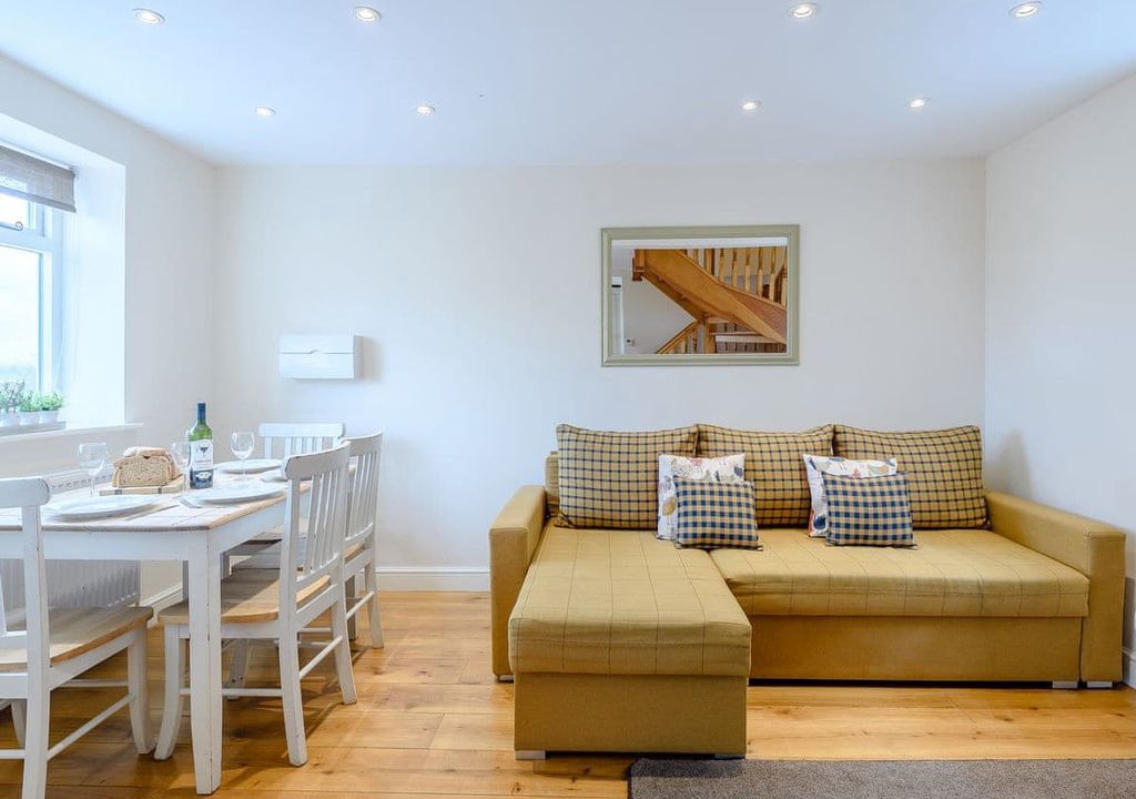 Kneesall Cabin | 2 bedroom accommodation in Caunton, near Newark