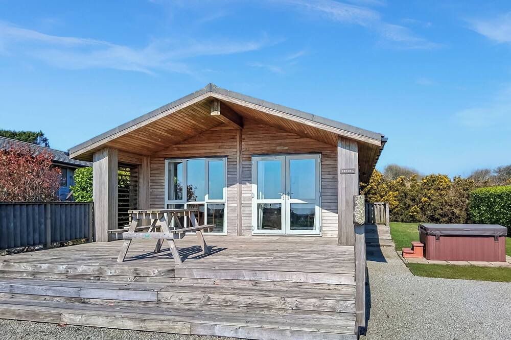 Carnmenellis Ski Chalet | 2 bedroom accommodation in Carnmenellis, Nr Falmouth