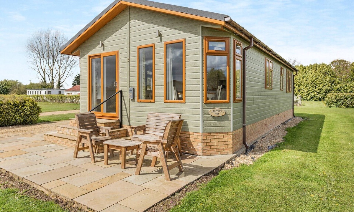 Wisbech House | 2 bedroom accommodation in Three Holes, Nr Downham Market