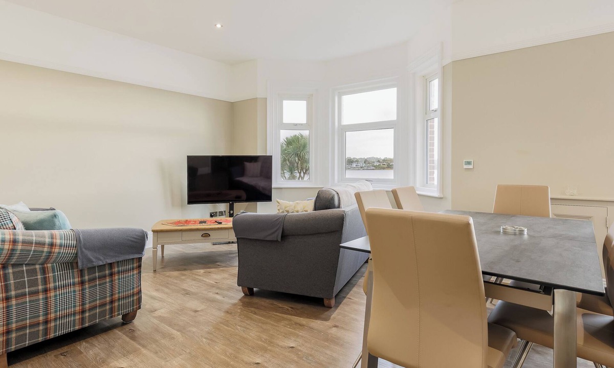 Poole Cottage | 2 bedroom accommodation in Poole