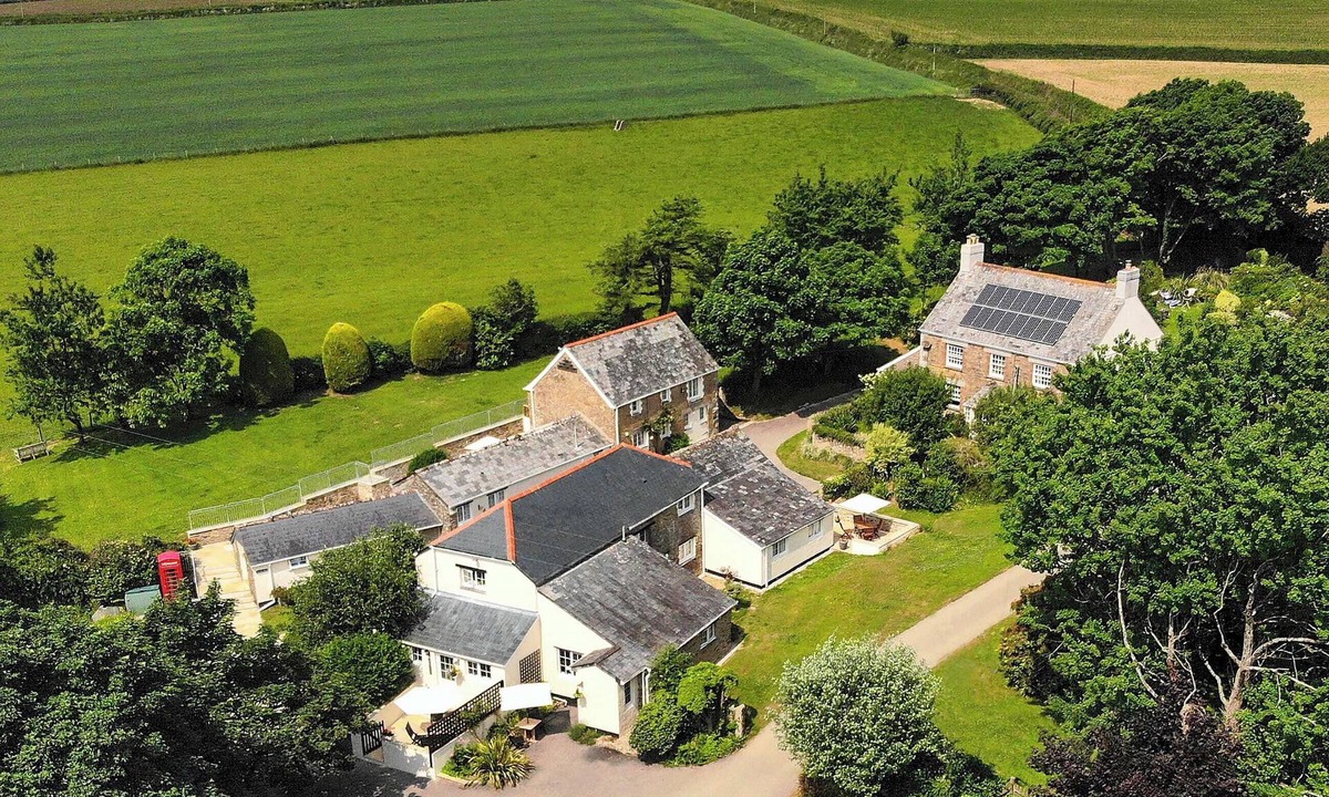 Looe Cottage | 2 bedroom accommodation in Pelynt, near Looe