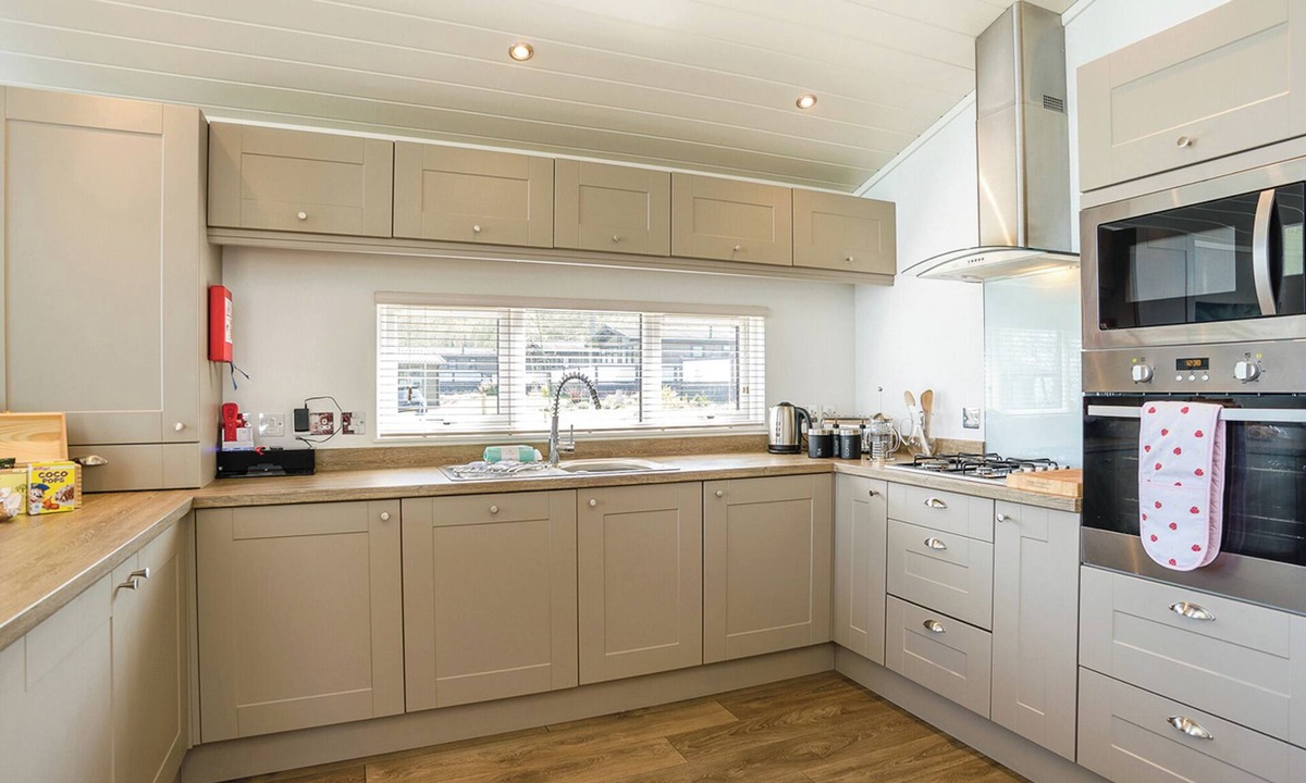 Ryde Ski Chalet | 2 bedroom accommodation in Wootton, Nr Cowes