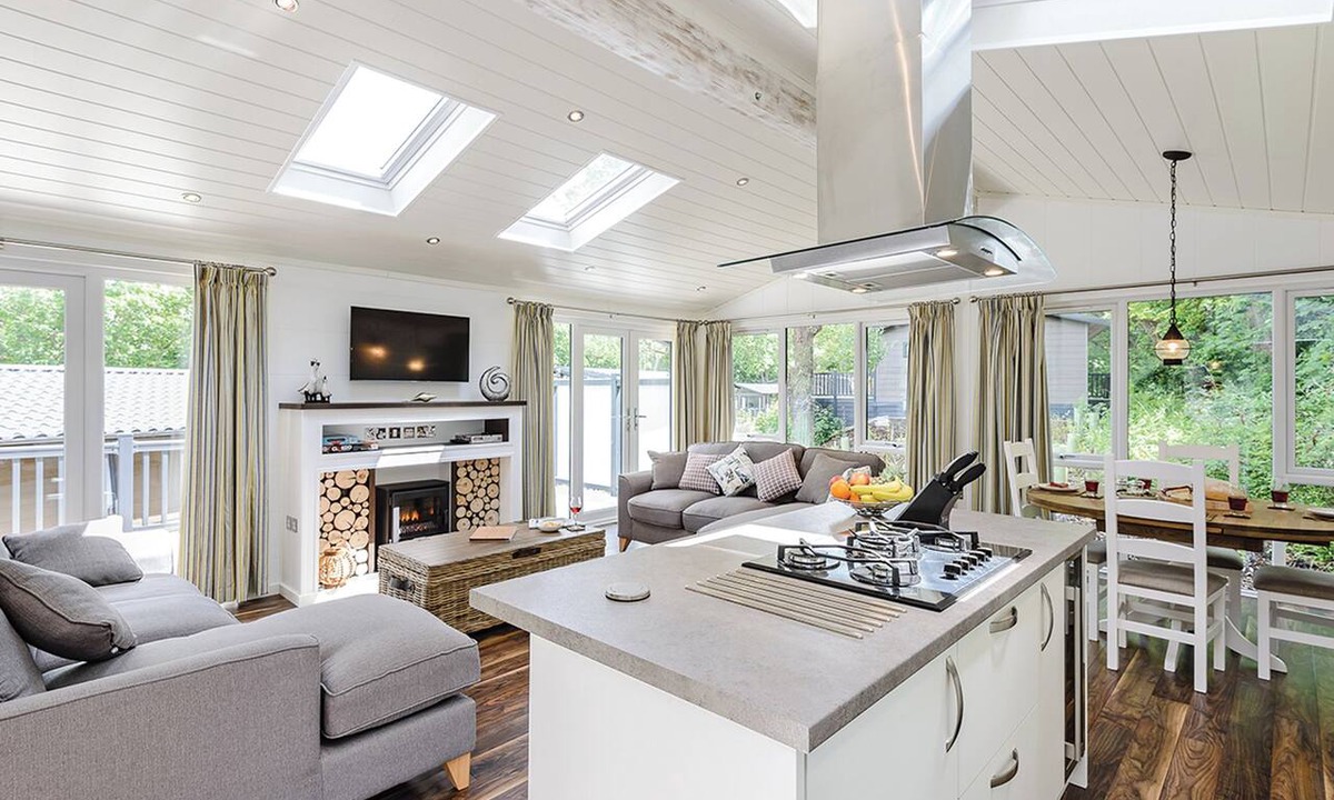Ryde Ski Chalet | 2 bedroom accommodation in Wootton Bridge, Nr Cowes