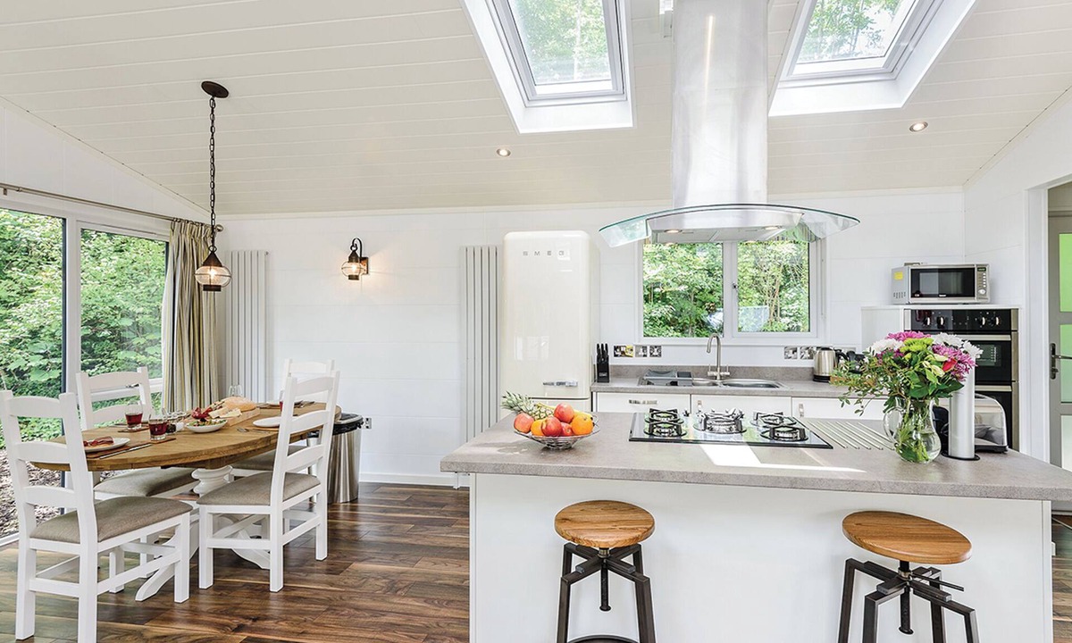 Ryde Ski Chalet | 2 bedroom accommodation in Wootton Bridge, Nr Cowes
