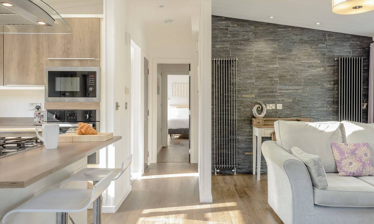 Ryde Ski Chalet | 2 bedroom accommodation in Wootton Bridge, Nr Cowes
