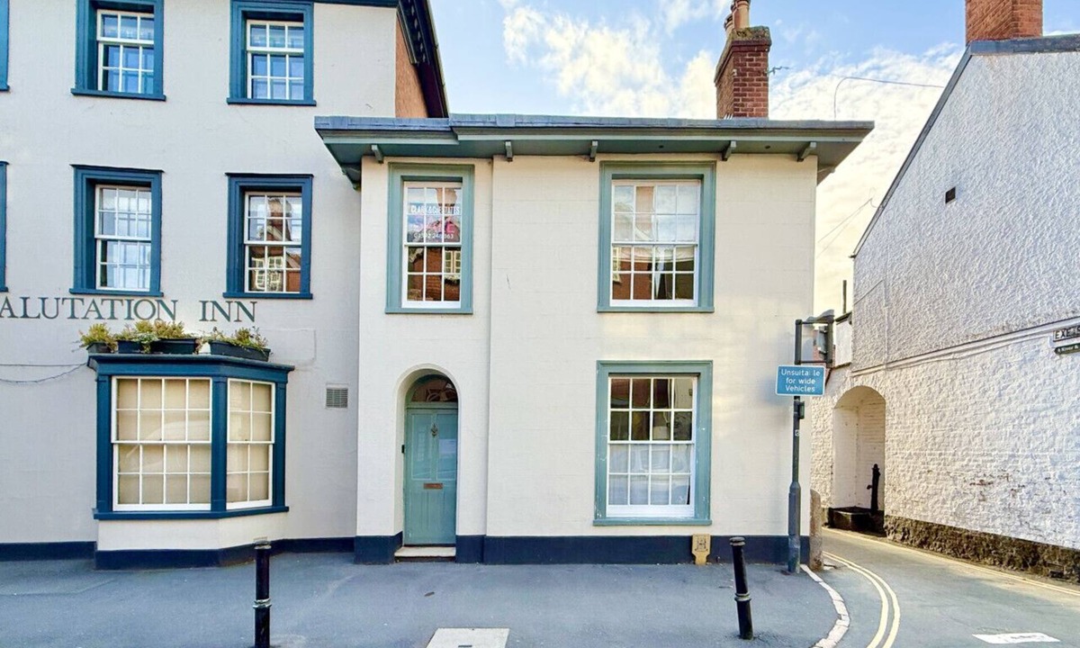 Topsham House | 2 Bedroom Character Home in Central Topsham