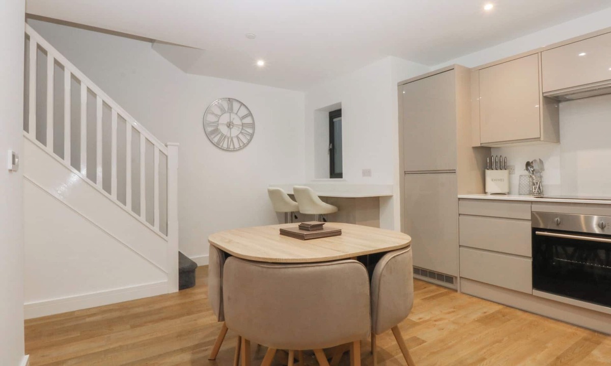 Cemaes Bay Cottage | 2 Harbour Lights