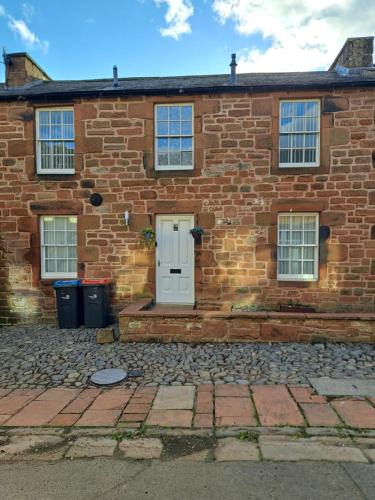 Annan House | 2 Hares Den