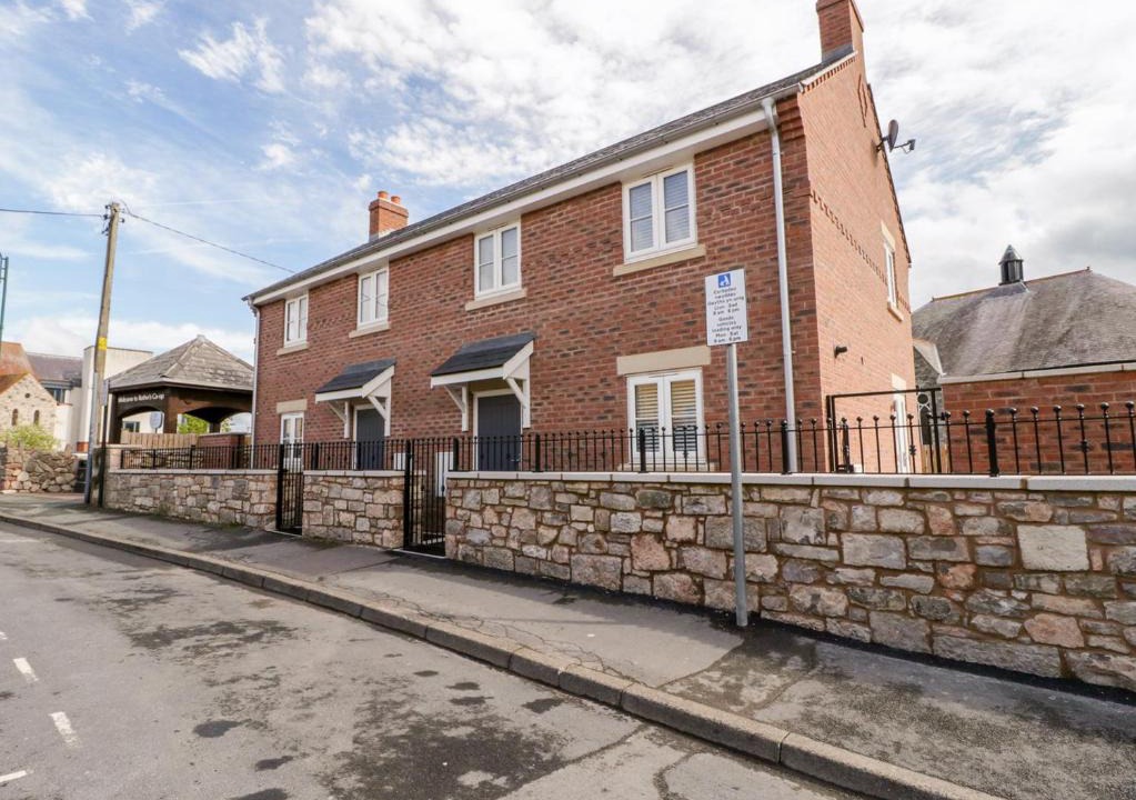 Ruthin House | 2 Llys Emrys