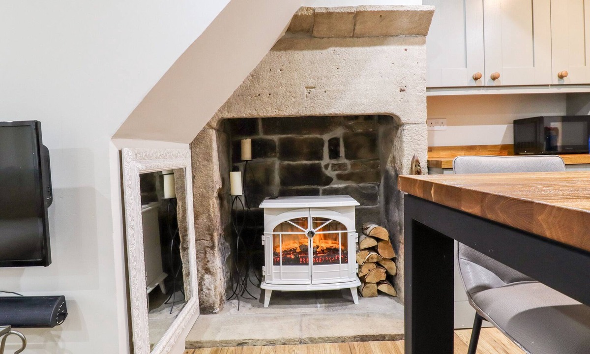 Wadsworth Cottage | 2A Chiserley Stile
