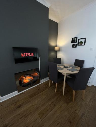 Warrington House | 2BR Apt By Eason Stays Short Lets Warrington