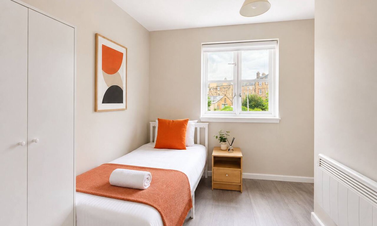 Gifford Apartment | 2BR Holyrood & Arthur's Seat Retreat