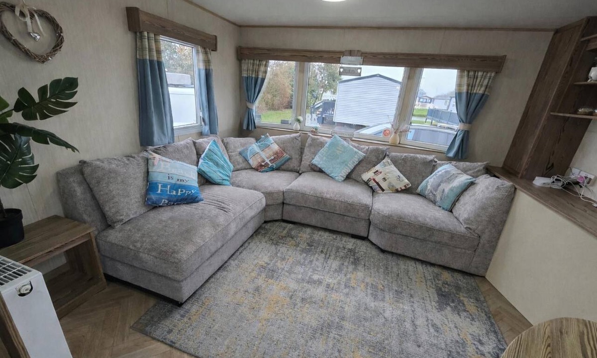 Grimsby Cabin | 3 Bed Caravan - Near Beach, 5 Star Reviews, Wifi